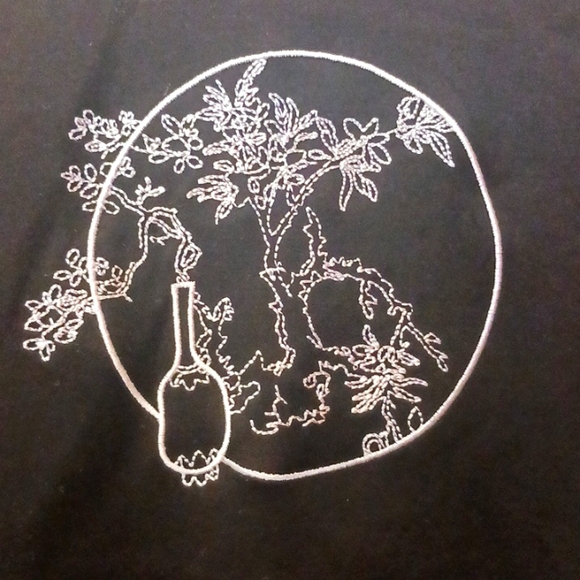 Small black t-shirt - Picture 2 of 4